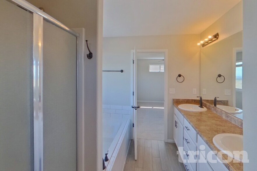 Building Photo - 6227 San Mateo Dr