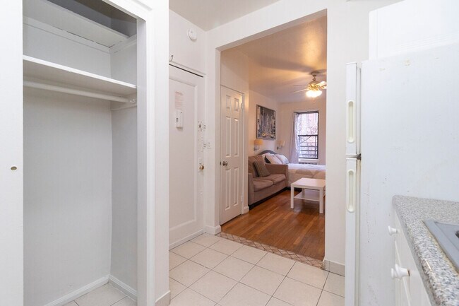 Building Photo - 1566 2nd Ave