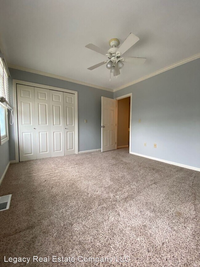 Building Photo - 2 br, 1.5 bath House - 4 Smithfield Road #10