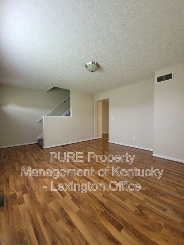 Building Photo - 524 Tomahawk Dr