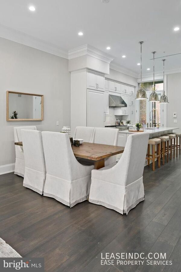 Building Photo - 1330 Vermont Ave NW