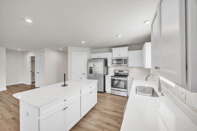 Building Photo - Beautiful 3BR / 2BA Craftsman-Style Home in Durbin Oaks in Fountain Inn $1995/mo***