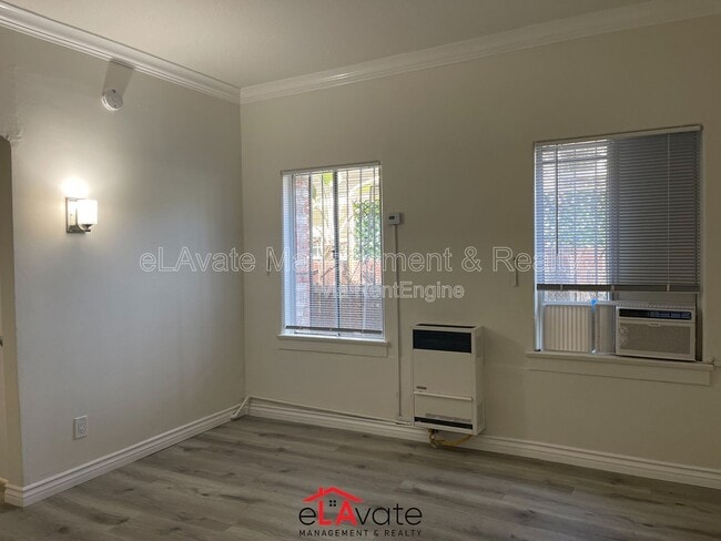 Building Photo - 832 S Fedora St