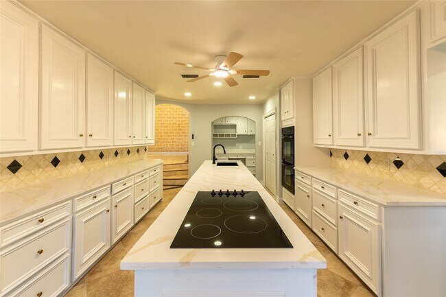 Building Photo - 810 Ivy Wall Dr