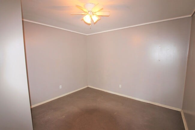 Building Photo - Coming Soon: 2 Bedroom, 1 Bath (Plus Bonus...