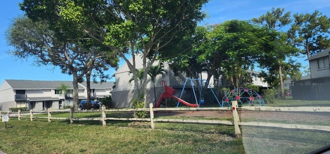 Building Photo - 2503 Seaside Dr
