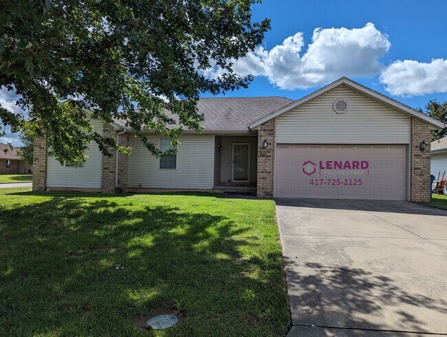 Primary Photo - Large 3 Bedroom Home Ready for Move In!