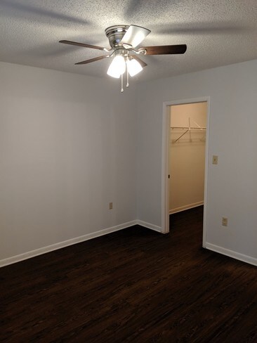 Building Photo - Great 2/2 Condo by USF