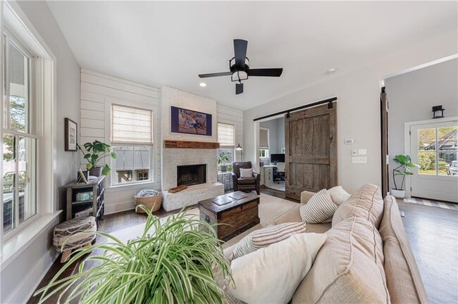 Building Photo - 1000 Loliver Ln