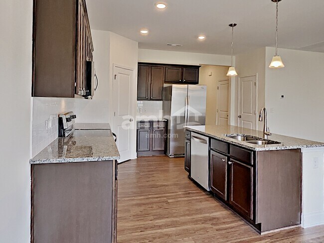 Building Photo - 433 Charity Ln