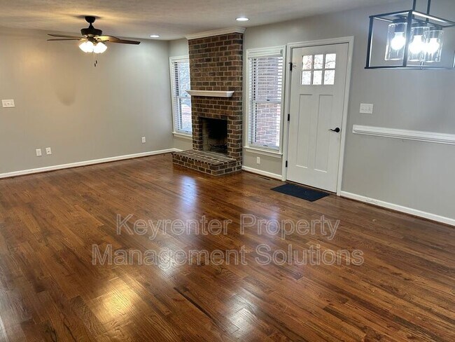 Building Photo - 33 Oak Ln