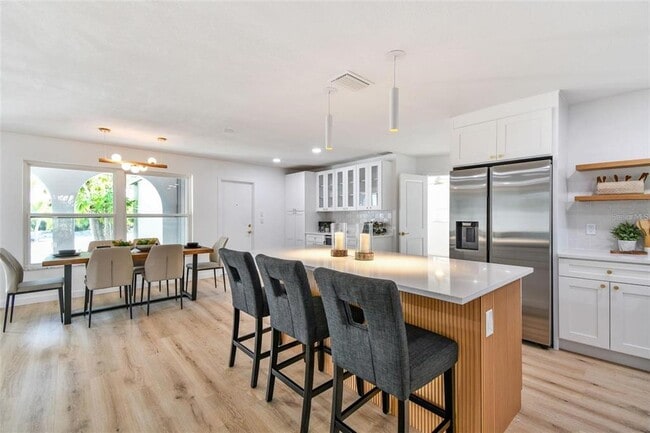 Building Photo - 1949 Dolphin Blvd S