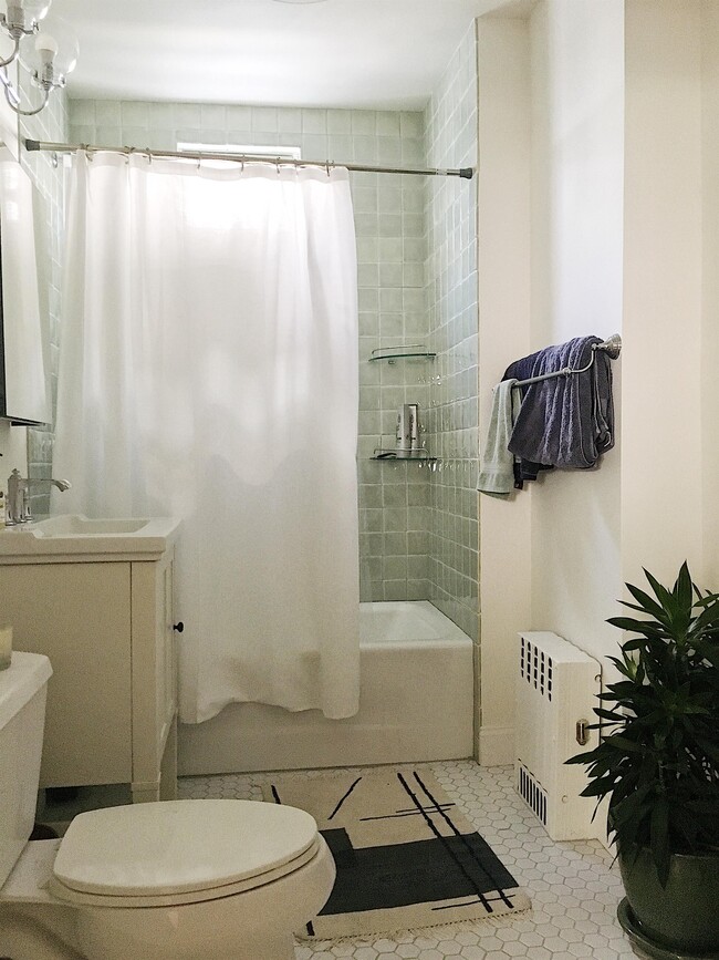 Building Photo - 52 Dimick St