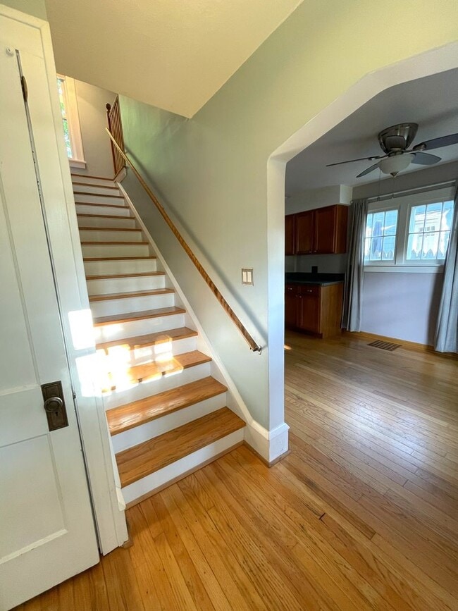 Building Photo - 1404 E Park Pl