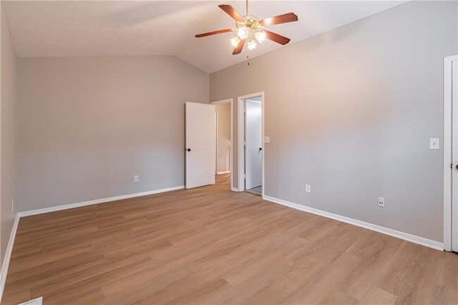 Building Photo - 210 Littlewick Way