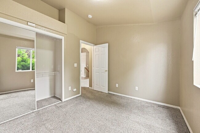 Building Photo - $2,645.95, 4 bed, 4 bath, located in Colorado Springs with a finished basement.