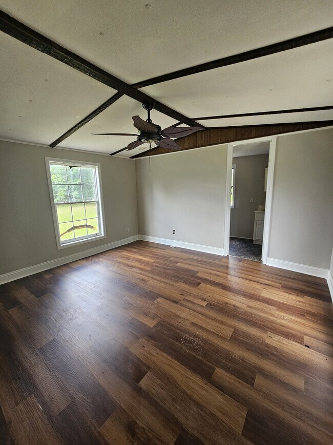 Building Photo - 539 Tindal Rd