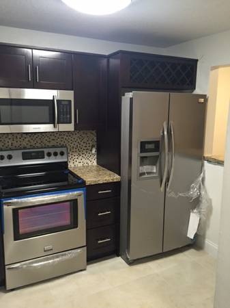 Building Photo - 21900 Lake Forest Cir