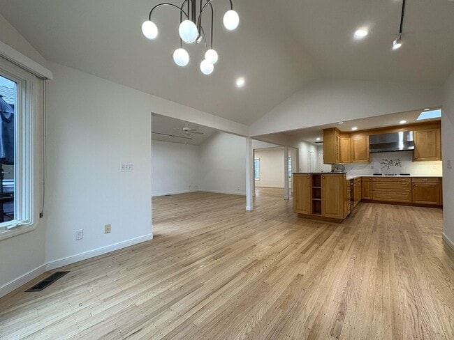 Building Photo - Beautifully Updated 3BD/2BA + Office Single-Family Home in Palo Alto
