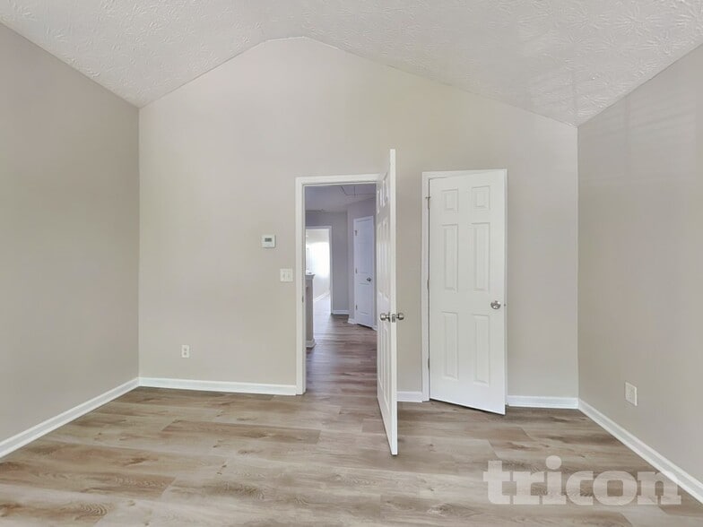 Building Photo - 597 Shadow Valley Ct