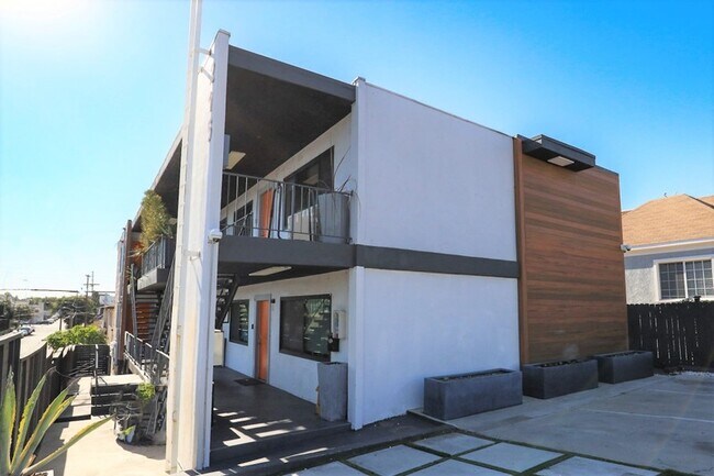 Building Photo - 215 N Fickett St