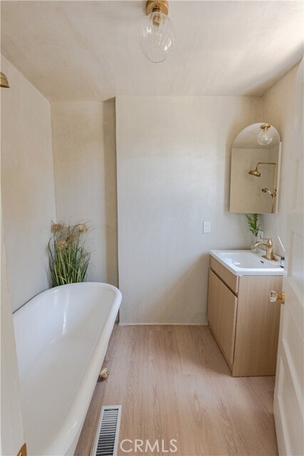 Building Photo - 210 N Encinitas Ave