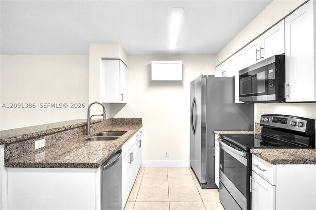 Building Photo - 621 Talavera Rd