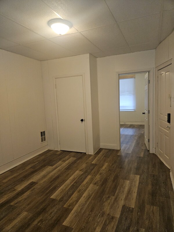 Building Photo - 1121 W Poplar St