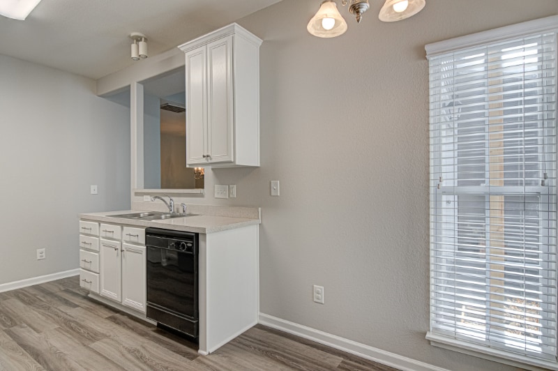 Building Photo - 5972 Hollow Wood Ct