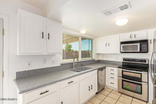 Building Photo - 5449 W Sierra St