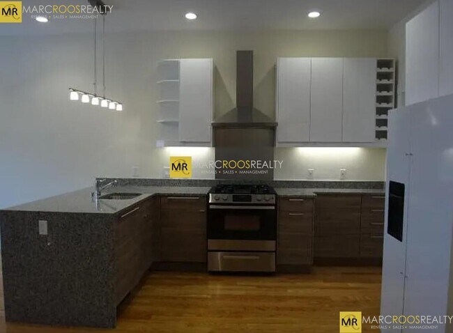 Primary Photo - 273 Dorchester St