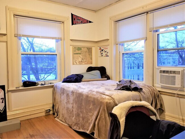 Building Photo - Fenway 2bed / 1bath close to BU available 9/1/2026 no broker fee $3600