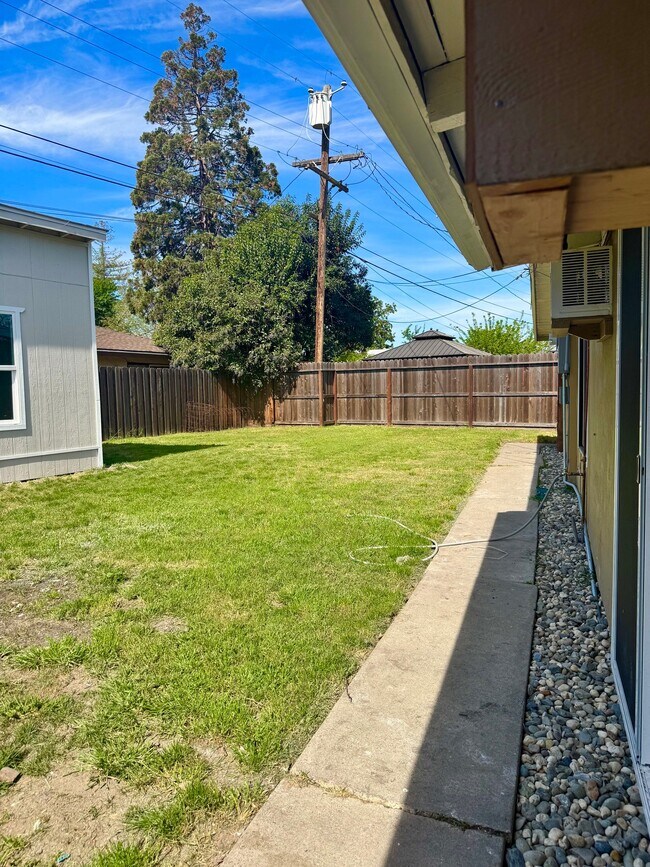 Building Photo - 6015 Alturas Ave
