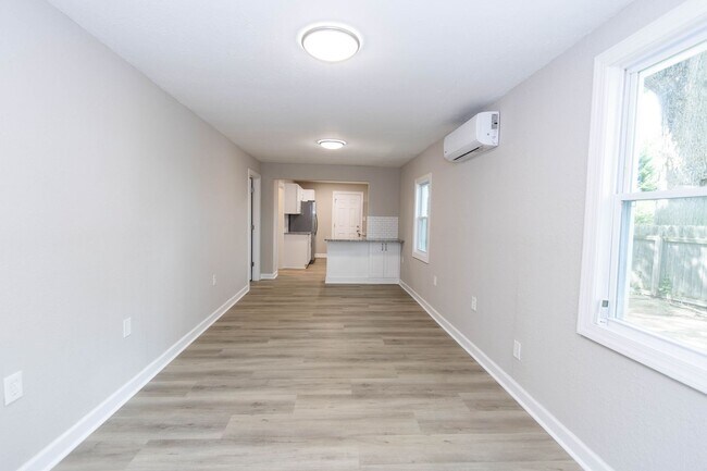 Building Photo - 345 Tabbs Ln