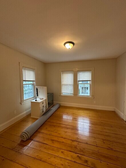Building Photo - 93 Hobart St