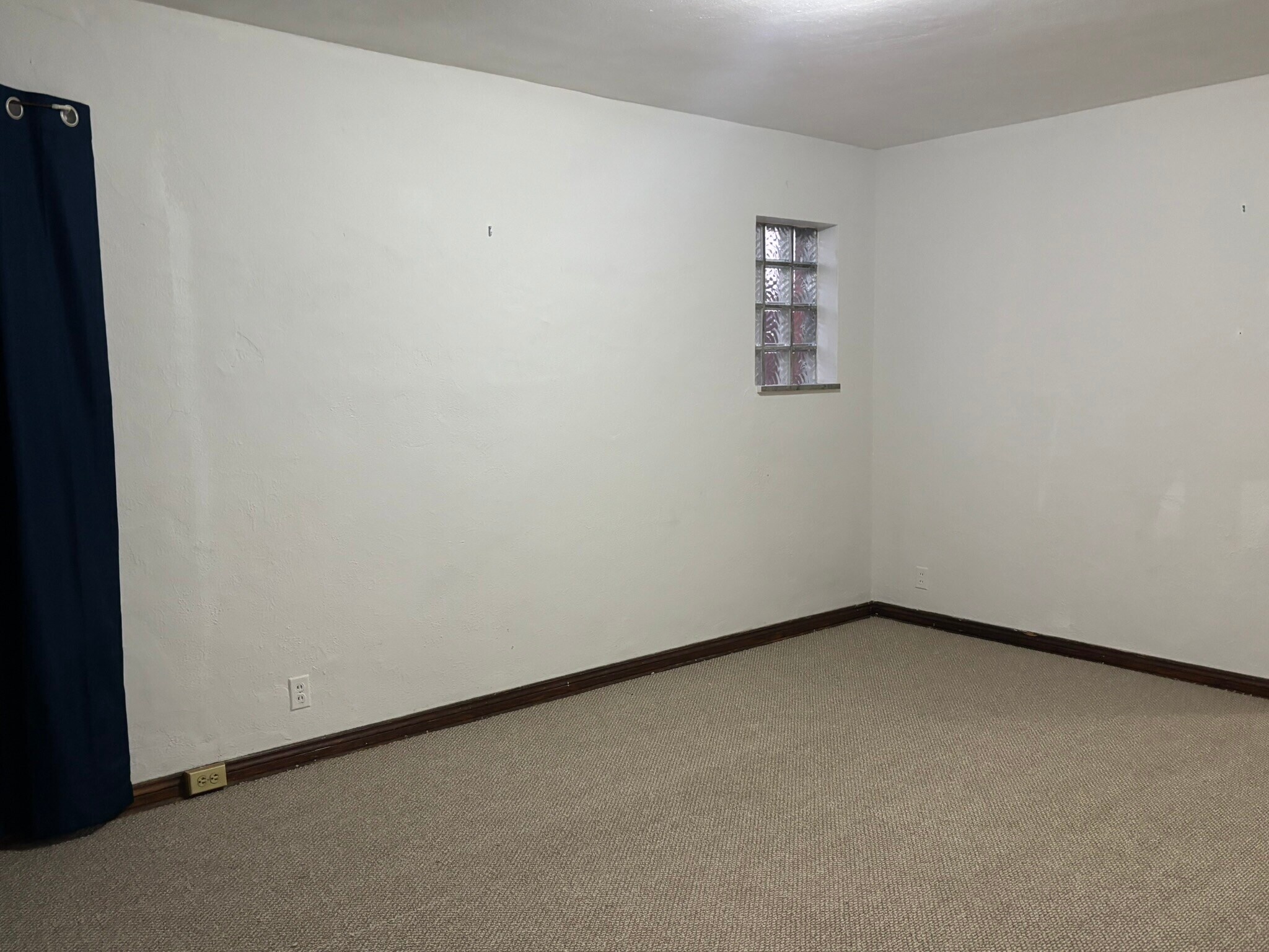 Living Room - 5316 Miami St