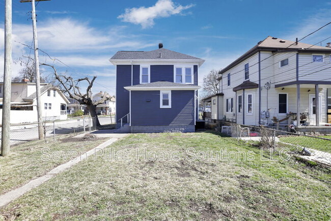 Building Photo - 121 S Terrace Ave