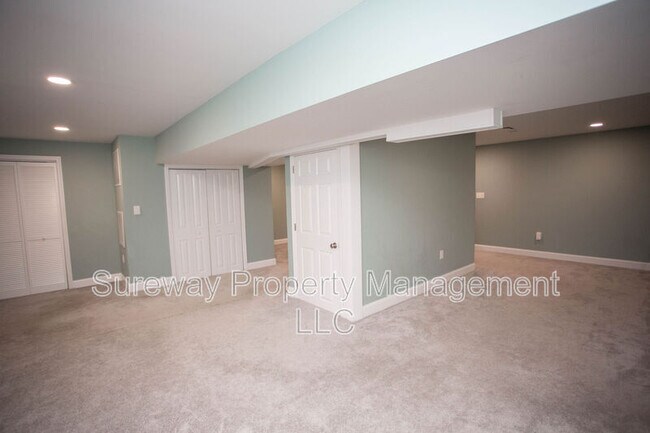 Building Photo - 1 Tweentown Cl