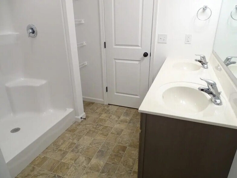 Building Photo - 4 Maize Cir