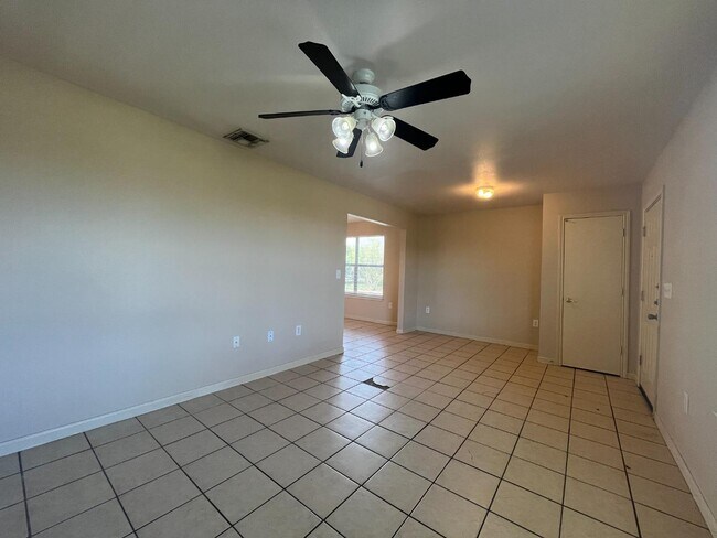 Building Photo - 10503 Hunters Pond