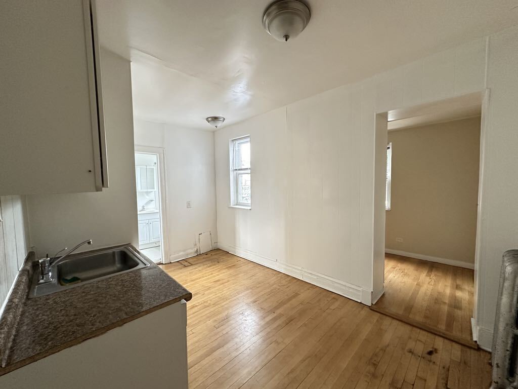 Building Photo - 4409 N Kenneth Ave