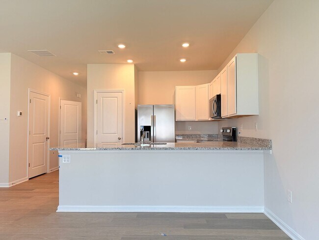 Building Photo - 529 Colette St