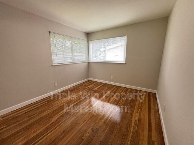 Building Photo - 10655 Hallwood Dr