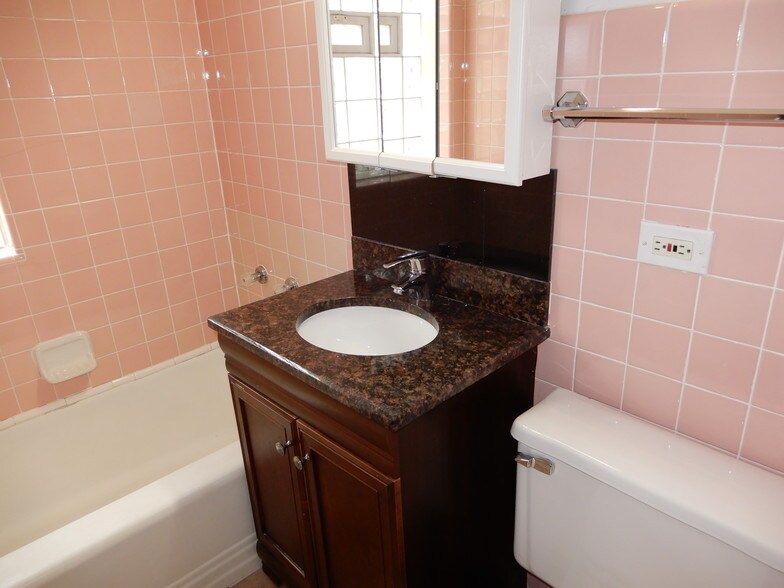 granite vanity top - 1526 N Harlem Ave
