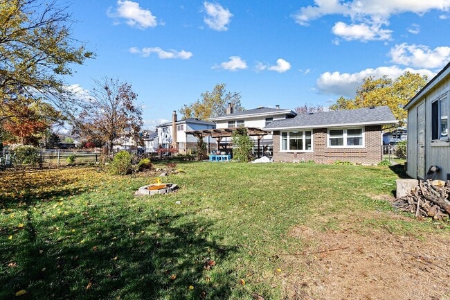 Building Photo - 2430 S Shag Bark Trail