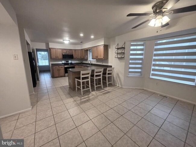 Building Photo - 138 Persimmon St