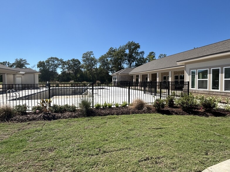 Building Photo - Arbours at Lake Charles