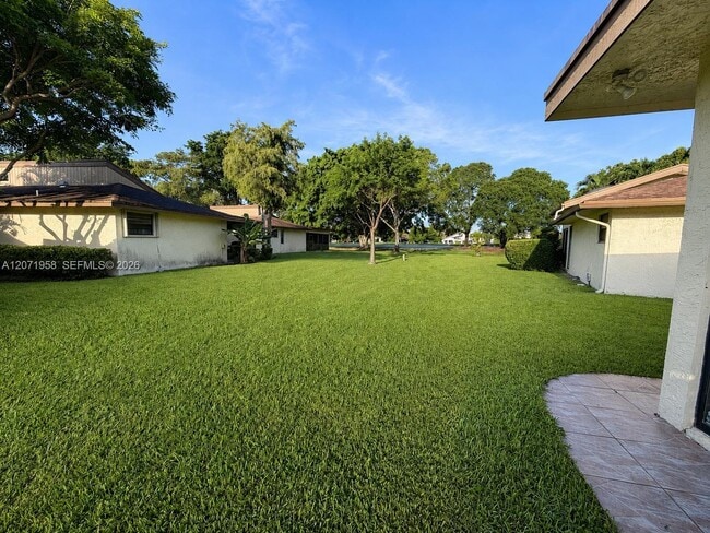 Building Photo - 8142 Silver Palm Ct