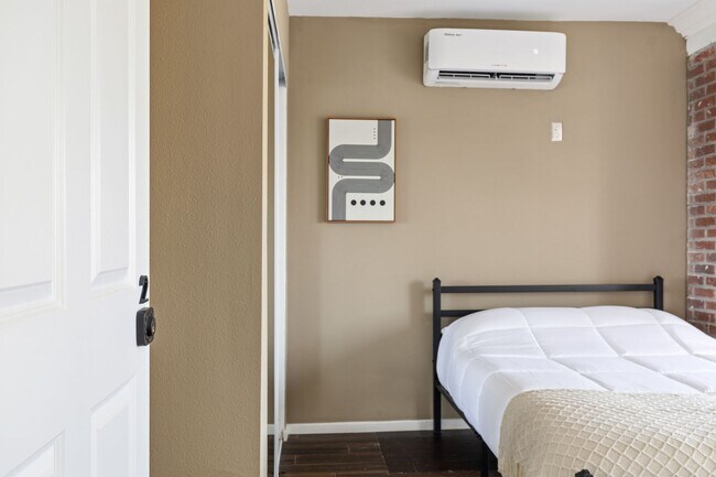 Building Photo - 10777 Ashton Ave