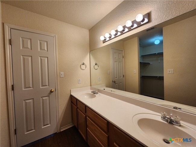 Building Photo - 3014 Green Mountain Dr